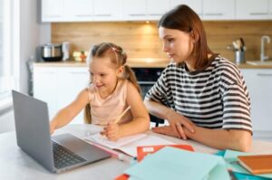 Comment l&rsquo;intelligence artificielle peut-elle aider les parents ?